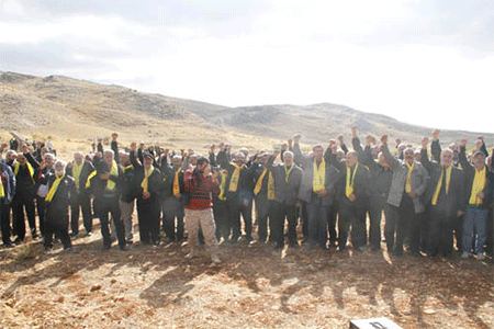 Padres de mártires reafirman su lealtad a la Resistencia y a su líder
